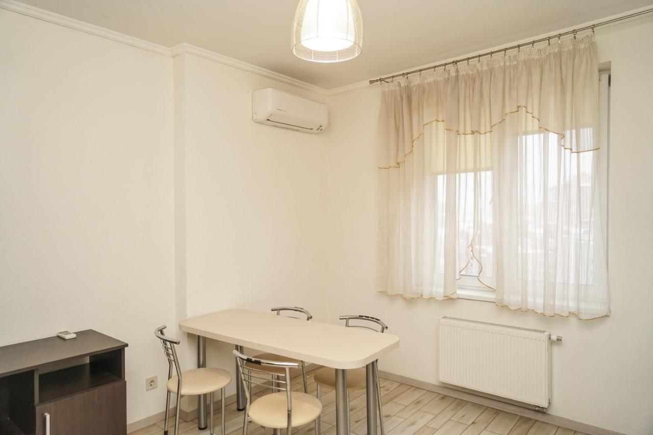 Kyiv Apartment On Chornovola 27 エクステリア 写真